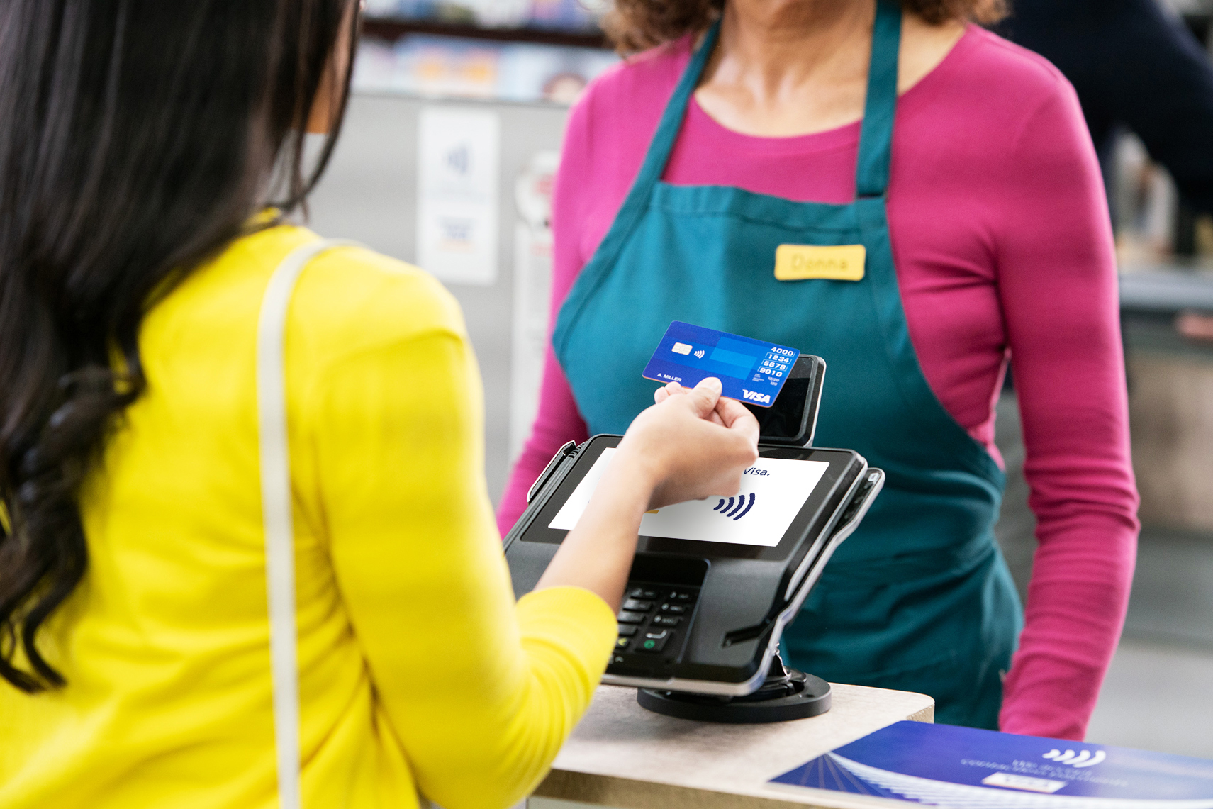ContactlessCard WomanGrocery 1