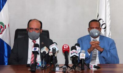 Foto El Viceministro De MICM Ramon Perez Fermin Junto Al Doctor Eddy Alcantara En El Acto De Toma De Posesion.