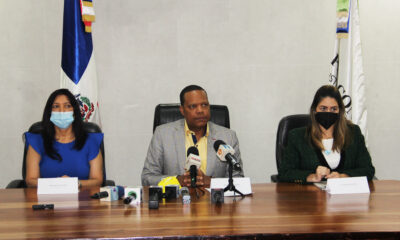 Foto El Director De Pro Consumidor Eddy Alcantara Habla En La Rueda De Prensa. Jpg