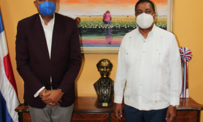 Foto El Director Ejecutivo De Pro Consumidor Eddy Alcantara Y El Secretario General De La LMD Victor DAza.