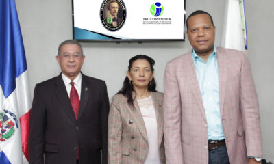 El Director Ejecutivo De Pro Consumidor Eddy Alcantara Junto A La Subdirectora Administrativa Maria Teresa Paulino Y El Presidente Del Instituto Duartiano Wilson Gomez.