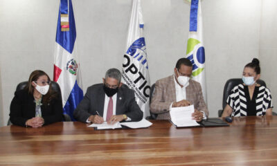 Foto Firma Del Acuerdo