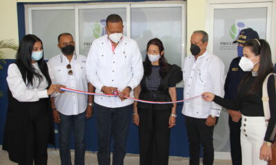 Foto PUNTA CANA La Altagracia. El Director Ejecutivo De Pro Consumidor Eddy Alcantara Corta La Cinta Que Deja Inaugurada La Oficina De La Entidad En Esta Comunidad. 