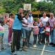 1 Tony Pena R Y Tecnicos Entregan Regalos Y Material Para La Actividad