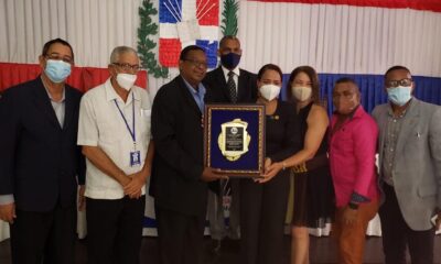 Ana Daysi Recibe Reconocimiento