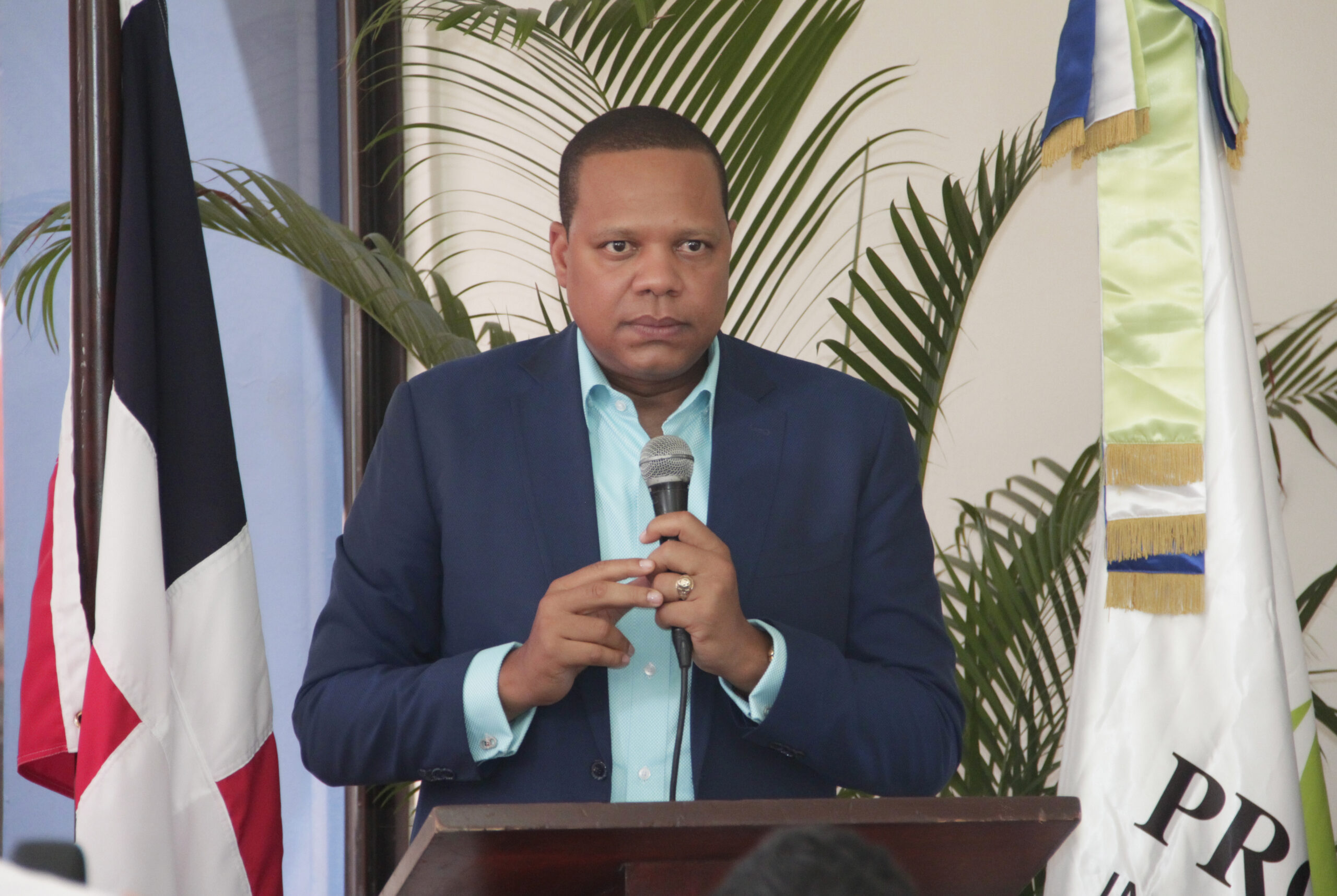 El Director Ejecutivo De Pro Consumidor Doctor Eddy Alcantara Scaled