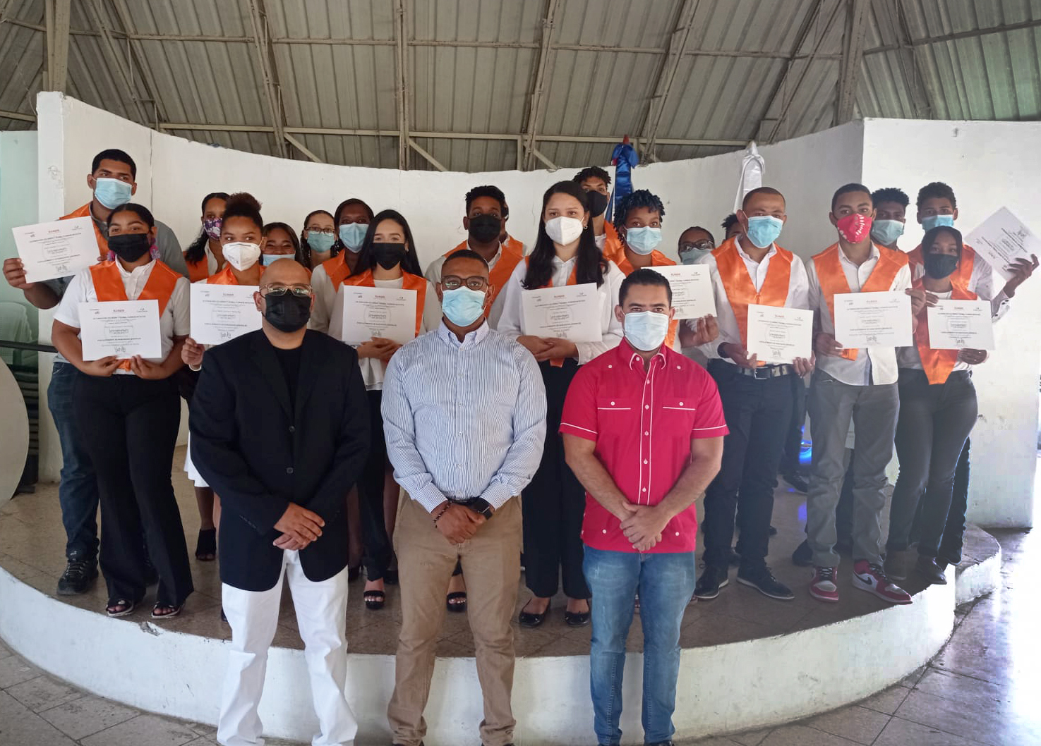 GRADUAN JOVENES DE SDE EN HABILIDADES PARA EL EMPLEO FUNDESDE