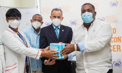 Tony Pena Entrega Medicamentos Contra El Cancer