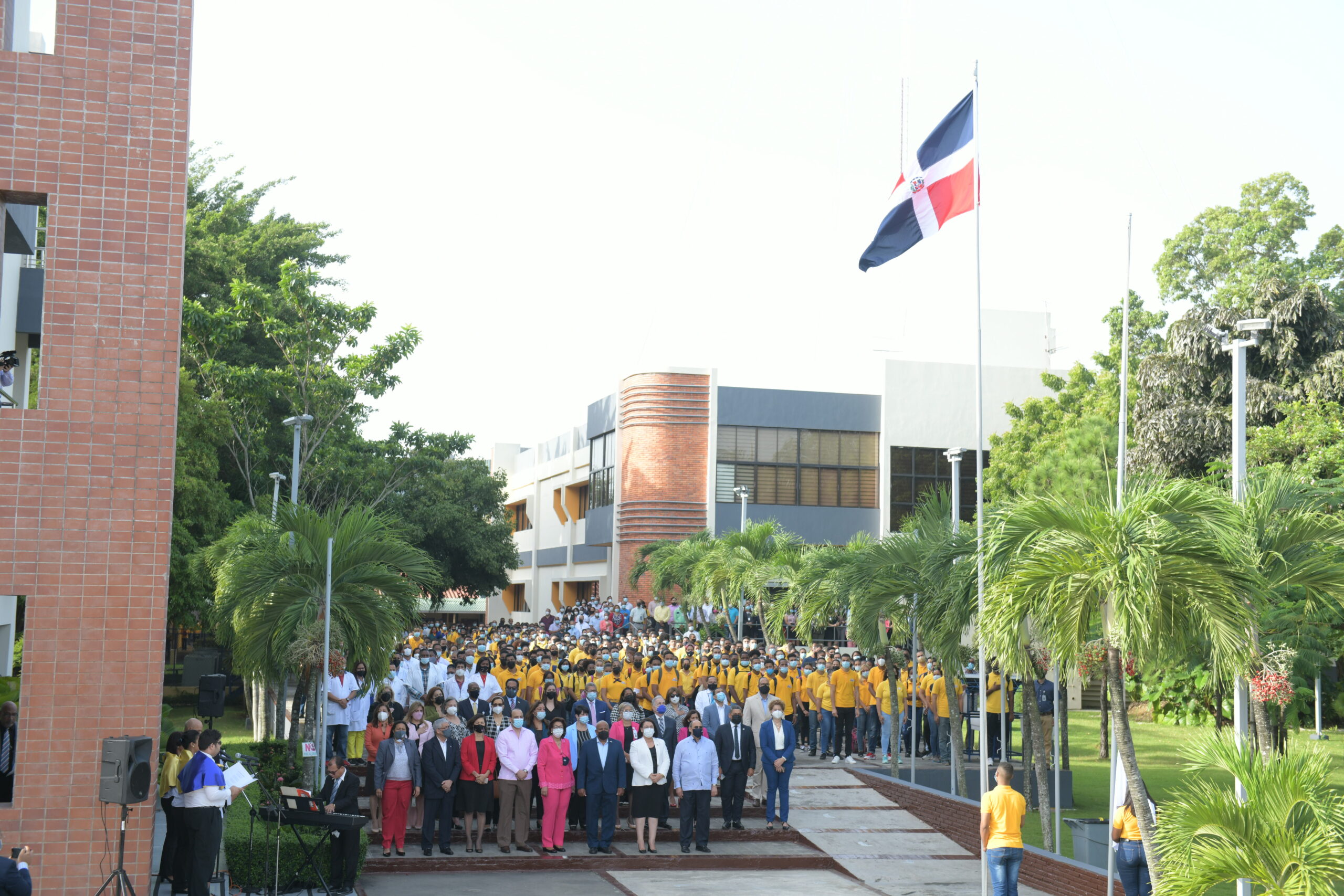 Antes De Iniciar La Direccion General Directores Nacional Participantes Y Docentes Del INFOTEP Cantaron El Himno Nacional Y De La Institucion Scaled