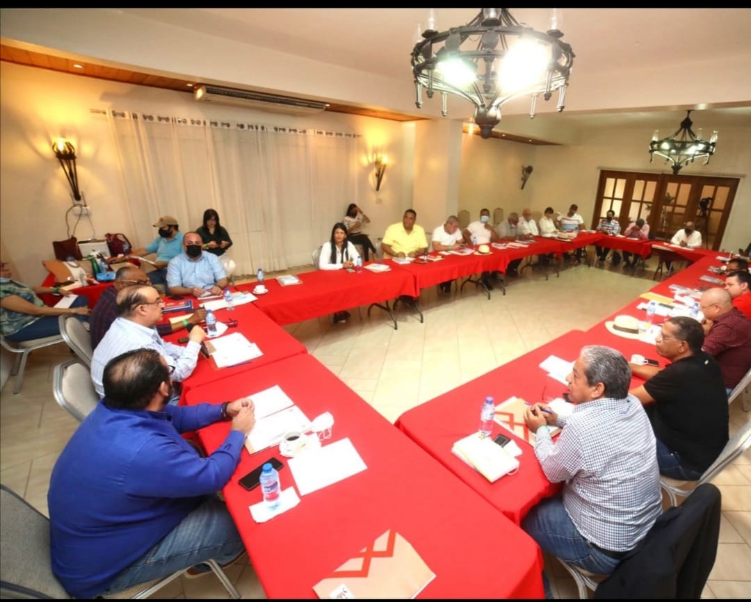 Foto 2 Miembros Del Directorio Presidencial En La Reunion De Este Sabado.