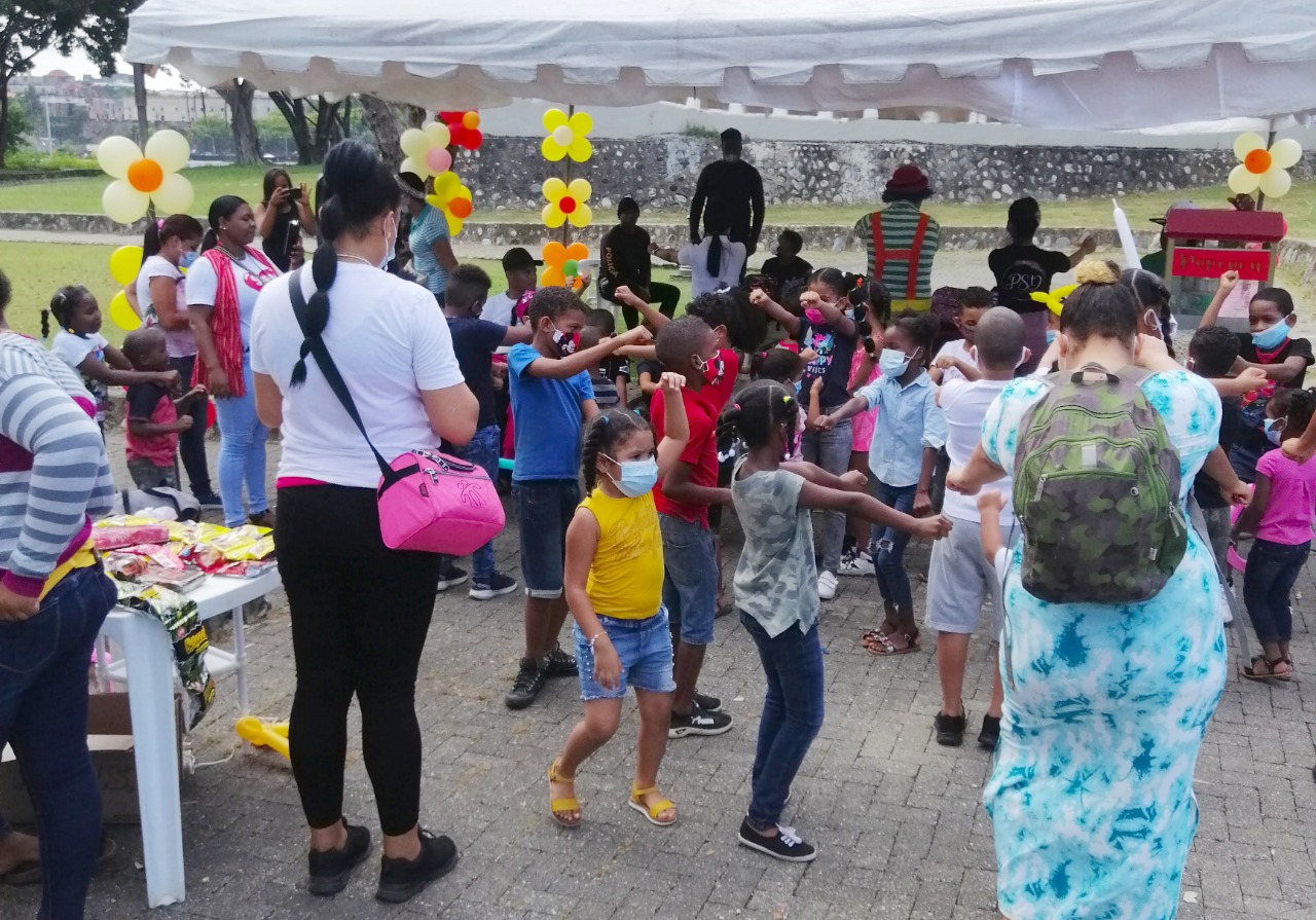 Foto Entrega De Mochilas