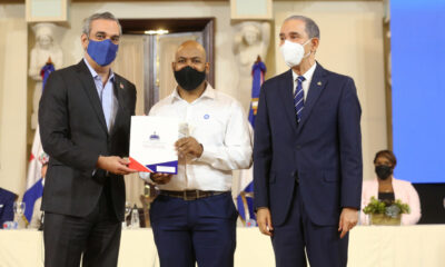 Presidente Abinader Y Las Becas