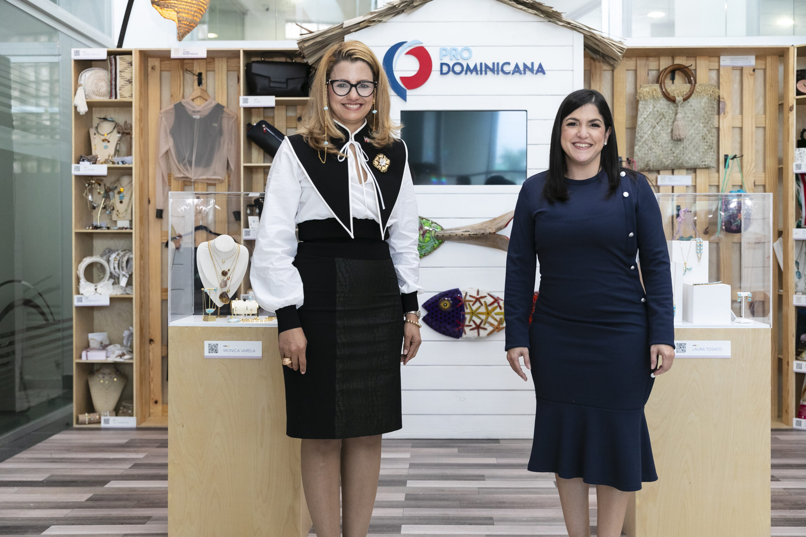 Michelle Cohen Embajadora Dominicana En Canada Junto A Biviana Riveiro Directora Ejecutiva De Prodominicana Scaled