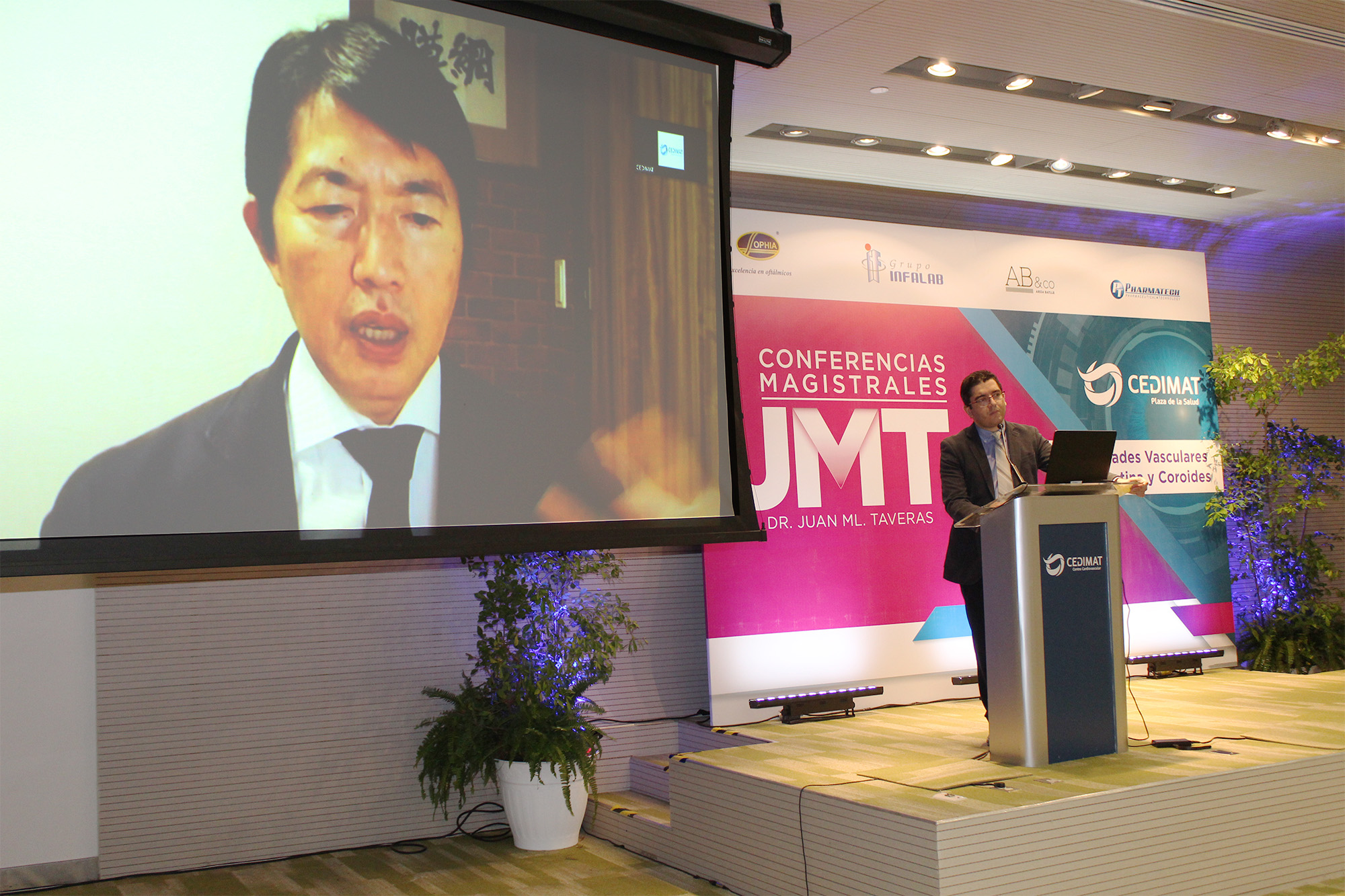 Dr. Miguel Cruz Pimentel Podio Y Dr. Kazuaki Kadonosono