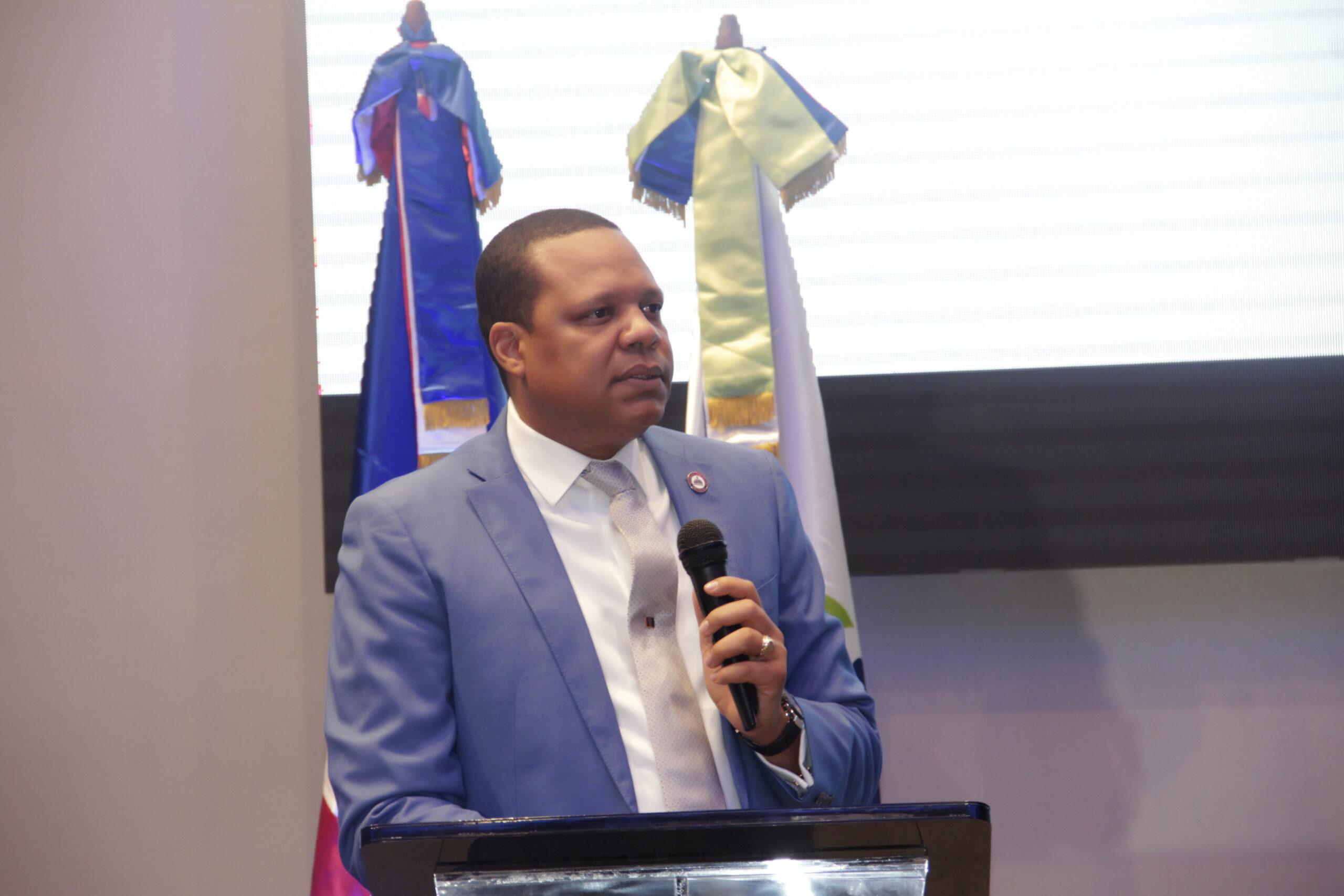 FOTO El Director Ejecutivo De Pro Consumidor Doctor Eddy Alcantara Habla En El Acto De Lanzamiento De La Plataforma Digital SIDIP 2.0 Celebrado Este Martes En Un Hotel De La Capital. Scaled