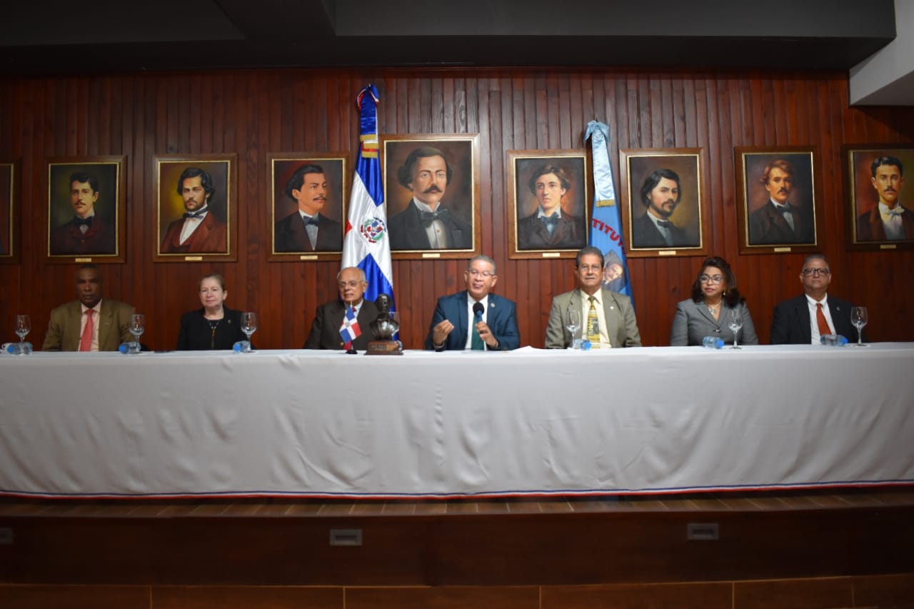 Foto 1 Directivos Del Instituto Duartiano.