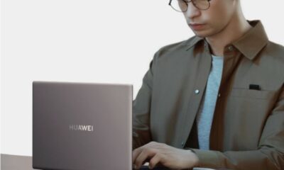 Joven Utilizando La MateBook X Pro 2021