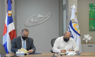 Pedro Mario Lama Hache Presidetne ONEC Y Rafael Santos Badia Director General INFOTEP Durante La Firma Del Acuerdo