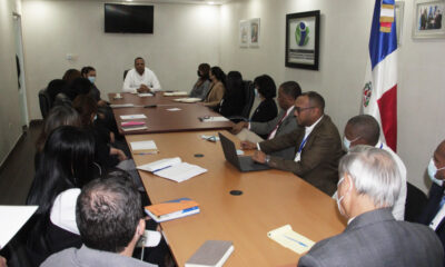 FOTO Director De Pro Consumidor Eddy Alcantara En La Reunion Que Sostuvo Este Jueves Con Los Encargados De Los Diferentes Departamentos De La Institucion.