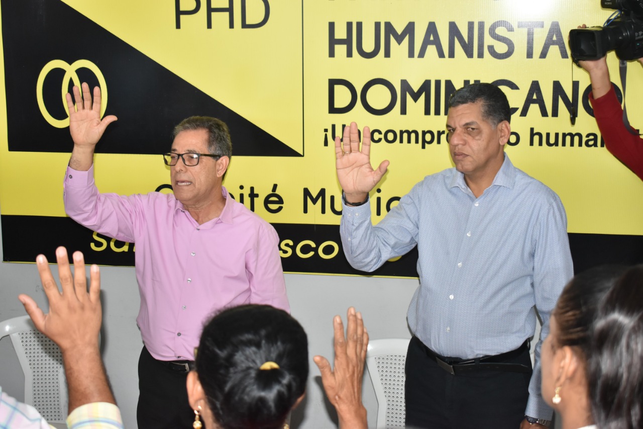 Foto En La Grafica El Actual Presidente Del PHD Elexido Paula Y El Secretrio General Ramon Emilio Goris