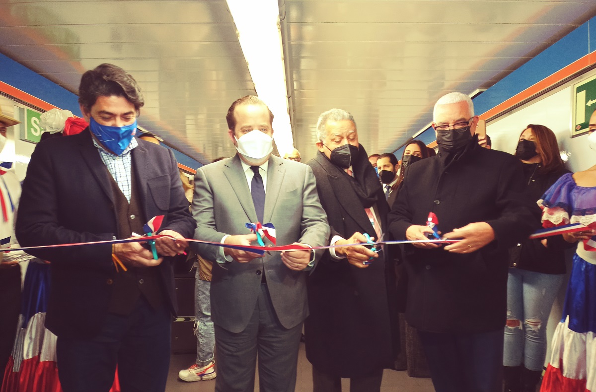 Corte De La Cinta Apertura Mural Metro De Madrid