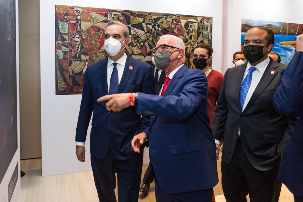 El Presidente Abinader En La Exposicon De Luis Guidicelli De Banreservas