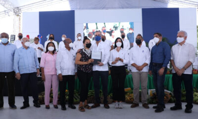 Abinader Entrega Titulos