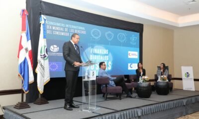 El Director Ejecutivo De Pro Consumidor Eddy Alcantara Habla En La Conferencia Con Motivo Del Dia Mundial De Los Derechos Del Consumidor.