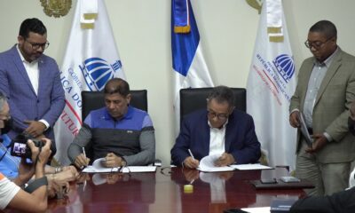 Foto De La Firma Del Acuerto