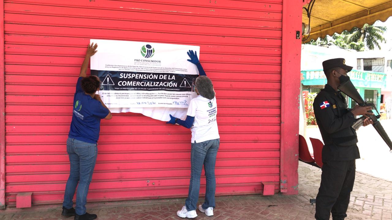 Inspectores De Pro Consumidor Cierran Uno De Los Establecimientos Comerciales.