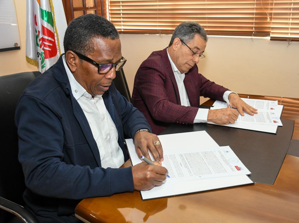 Foto Firma Del Acuerdo Entre Los CEED Y La DGDC