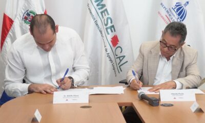 Foto Momento De La Firma Del Acuerdo