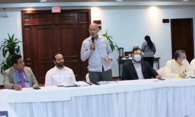 Director Victor Castro Reunido Con Suplidores 