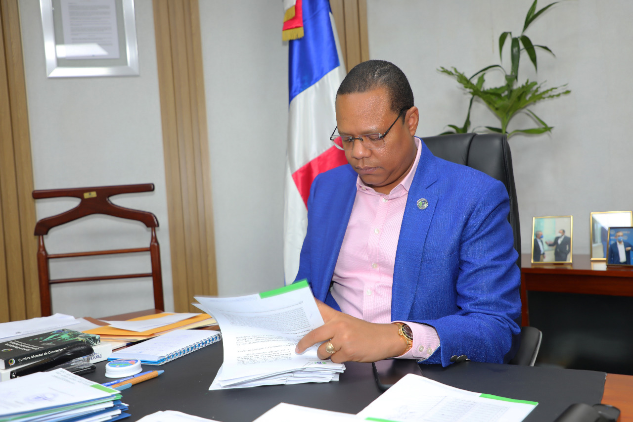 Director De Pro Consumidor Eddy Alcantara.