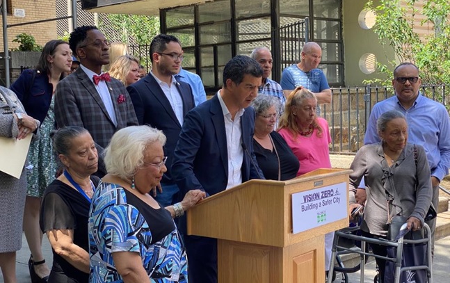 Z Anuncia En NYC Plan Seguridad Personas Envejecientes