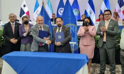 Foto Firma Del Convenio Entre El Parlacen Y La Organizacion Panamericana De La Salud OPS