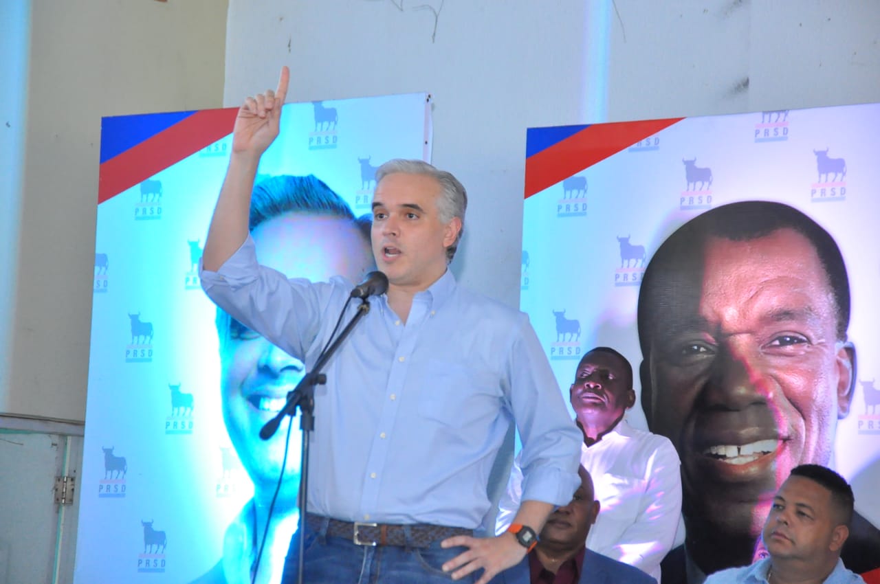 Luis Miguel De Camps En Acto En Villa Altagracia