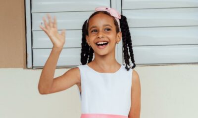 Nina Con Su Piano