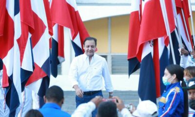Abel Martinez Con Bandera 03