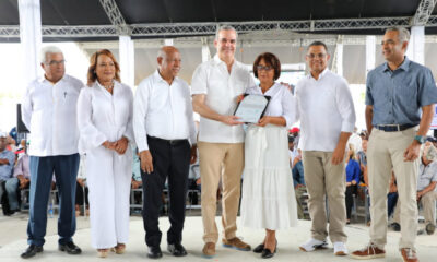 Abinader Entrega Titulos
