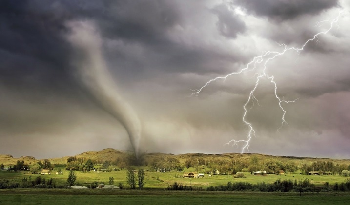 1 Tormenta De Nieve Y Tornados En Regiones EUA Residen Miles Dominicanos
