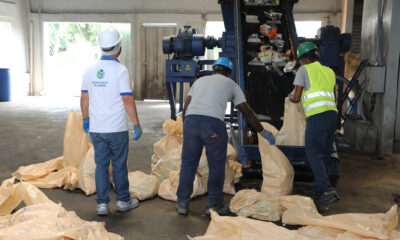 FOTO Momento En Que Incineran Miles De Productos Lacteos Falsificados Incautados Por Pro Consumidor En Diferentes Operativos.