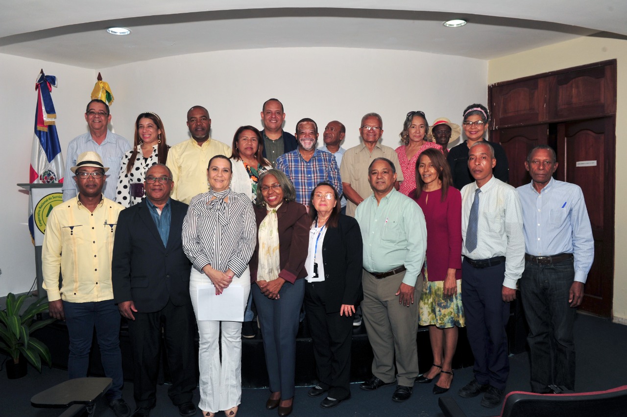 FOTO Orientadoras De Pro Consumidor Directivos Del Colegio Dominicano De Periodistas CDP Y De La COOPNAPRENSA Al Final Del Taller Sobre Finanzas Personales.