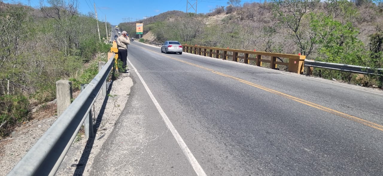 Tramo Carretera Con Puente Galeon