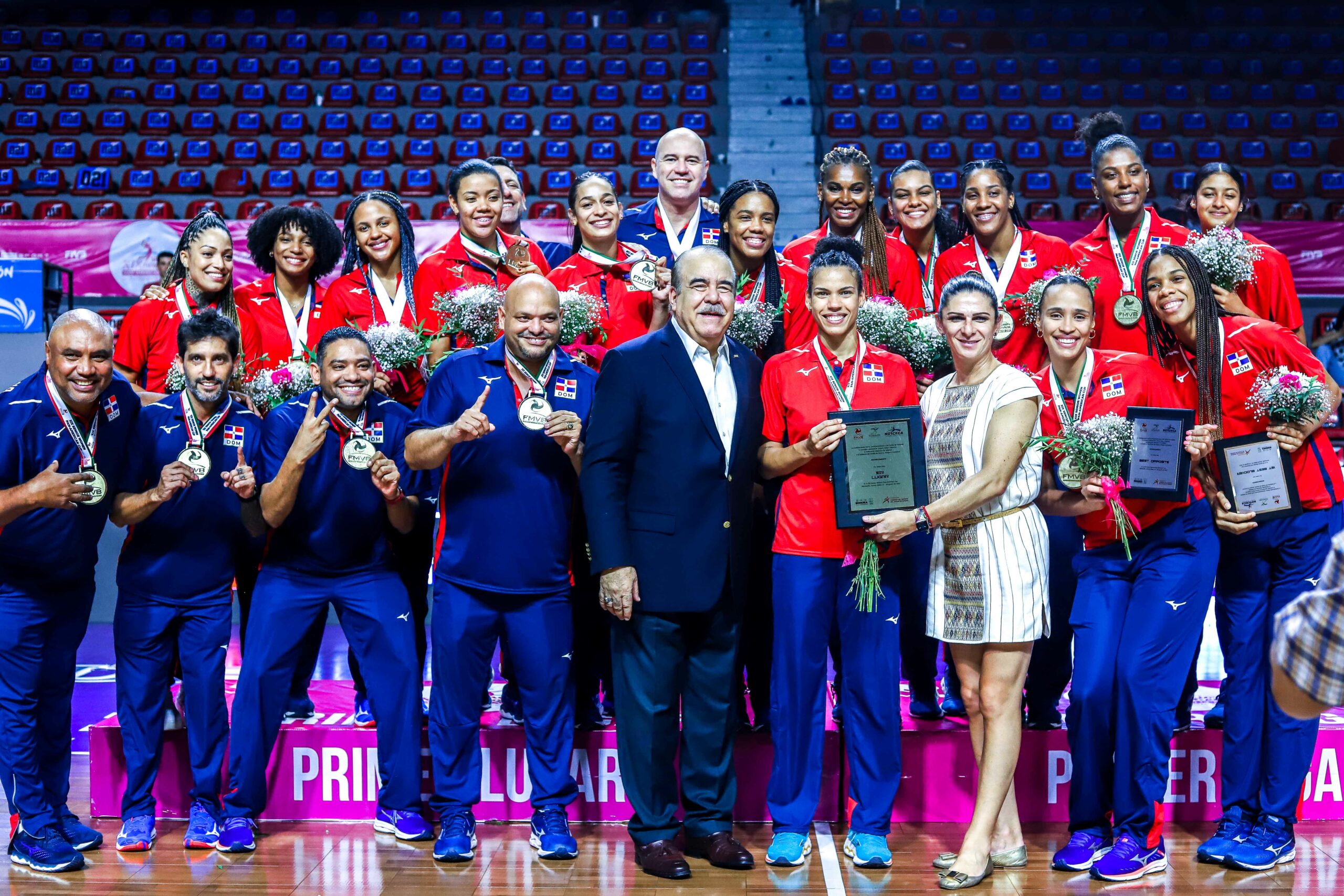 Marte Hoffiz Y Ana Guevara Premiaron Scaled
