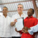 PRESIDENTE ENTREGA TITULOS 1 1