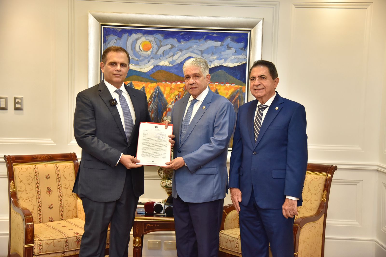 Ministro Jochi Vicente Senadores Eduardo Estrella Y Milciades Franjul