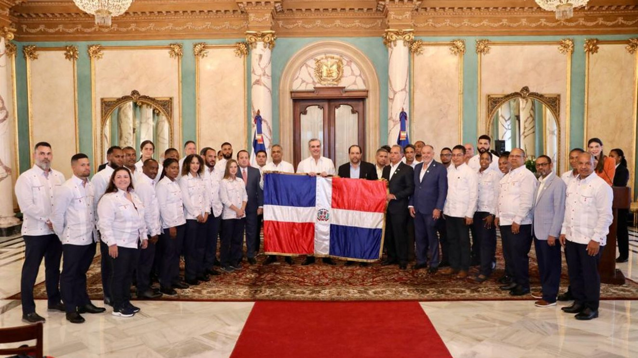 Abinader Entrega Bandera