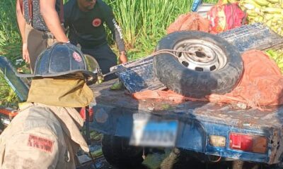 Bomberos Rescatan Personas Atrapadas En Vehiculo