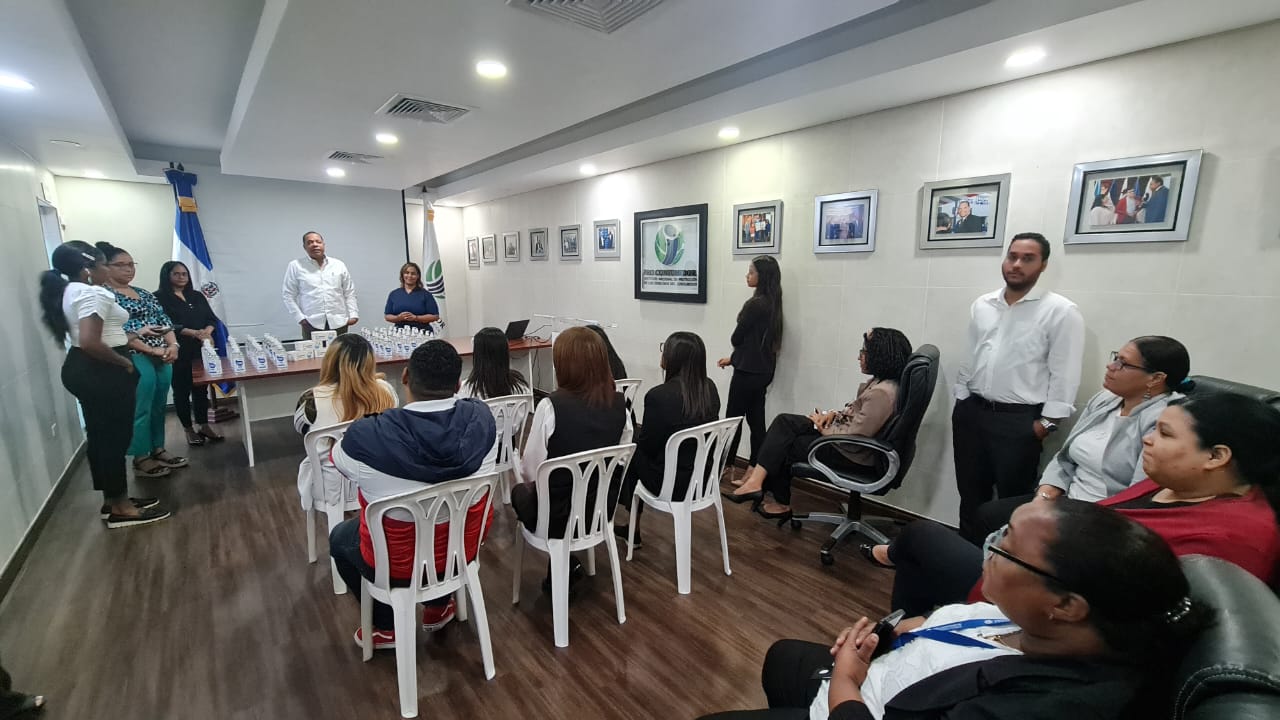Foto Entrega De Medicamentos